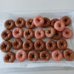 3D doughnut shaped wax melts